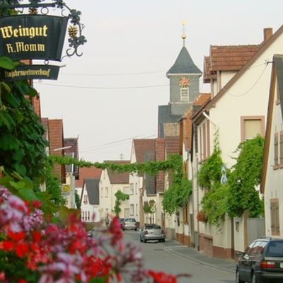 Duttweiler - Blick in die Dudostraße im Weindorf Dutttweiler