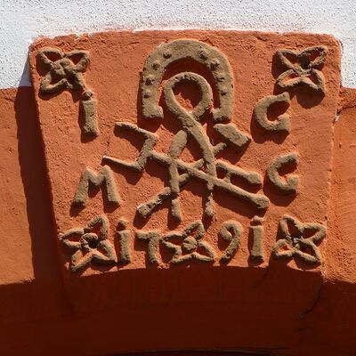 Bild vergr&ouml;&szlig;ern: Schlussstein eines Torbogens in Neustadt an der Weinstraße