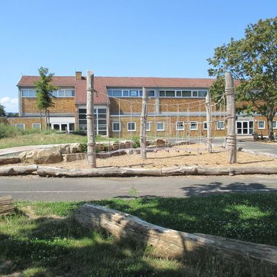Spielplatz August-Becker-Schule Schulhof