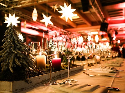 Bild vergrößern: Weihnachtsfeier  ©bilderstoeckchen - stock.adobe.com
