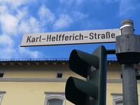 Bild vergrößern: Straßenschild Karl-Helfferich-Straße