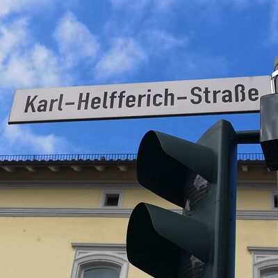 Straßenschild Karl-Helfferich-Straße