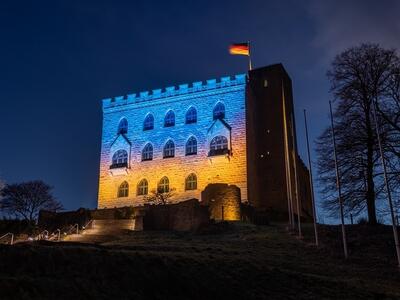 Bild vergrößern: Hambacher Schloss Solidarität Ukraine