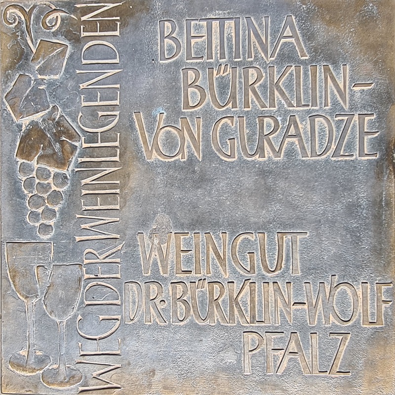 Weg der Weinlegenden: Bettina Bürklin-von Guradze und das Weingut Dr. Bürklin-Wolf © Martin Zimnol