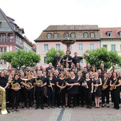 Sinfonisches Blasorchester des Landesmusikverbandes Rheinland-Pfalz auf dem Marktplatz