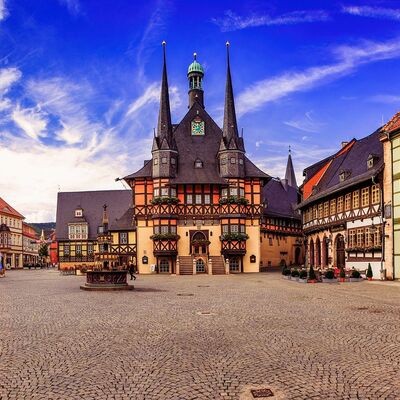 Marktplatz Wernigerode, in der Mitte das Rathaus © pixabay