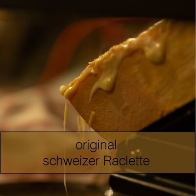 Feuerabend mit Original Schweizer Raclette im Süssholz © Andreas Schäffer