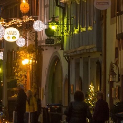 Bild vergr&ouml;&szlig;ern: Winterliche Romantik in der historischen Altstadt von Neustadt an der Weinstraße © Inge Weber