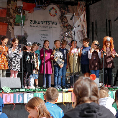 Bild vergrößern: Zukunftstag 2023 - Rettet den Regenwald-Musical der Grimm-Schule