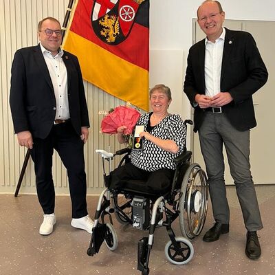 v.li.: Ortsvorsteher Volker Lechner, Erika Naumer-Klein und Bürgermeister Stefan Ulrich