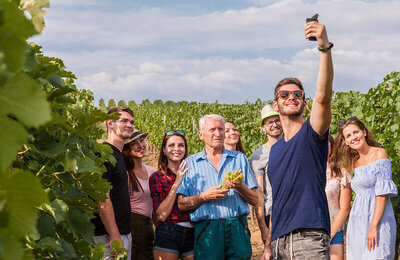 Bild vergr&ouml;&szlig;ern: Mit dem Winzer durch die Weinberge in Neustadt an der Weinstraße