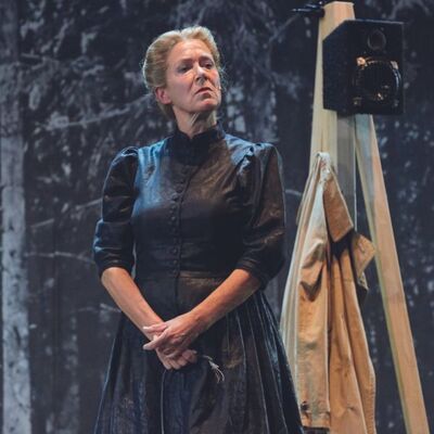 Hannelore Bähr im Theaterstück »Bürckel! - Frau Gauleiter steht Ihren Mann!«