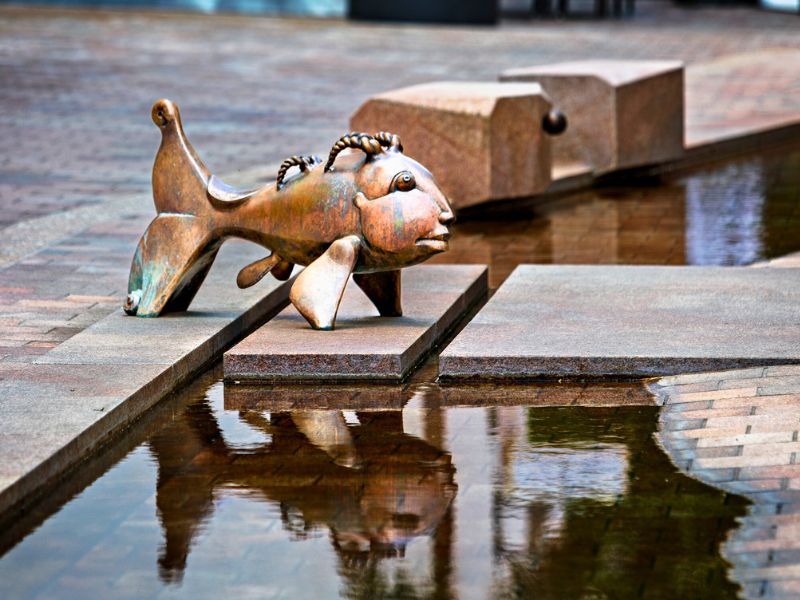 Bild vergrößern: "Wasser in die Stadt" - Skulptur von Gernot Rumpf