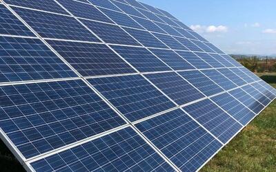 Bild vergr&ouml;&szlig;ern: Eine Photovoltaikanlage liefert regenerative Energie.