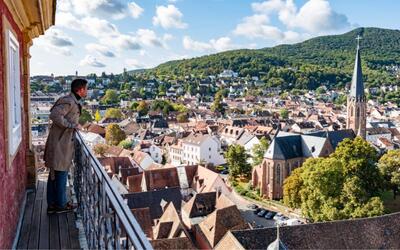 Bild vergr&ouml;&szlig;ern: Blick über Neustadt von der Türmerwohnung der Stiftskirche