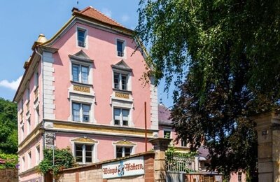 Bild vergr&ouml;&szlig;ern: Das Bild zeigt eine Außenaufnahme des ehemaligen Weinguts Mattern.