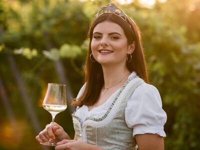 Bild vergr&ouml;&szlig;ern: 73_Landau-Land Weinprinzessin Tina Stübinger