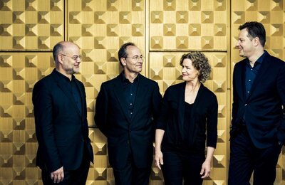 Bild vergr&ouml;&szlig;ern: Gruppenbild des Mandelring Quartetts.