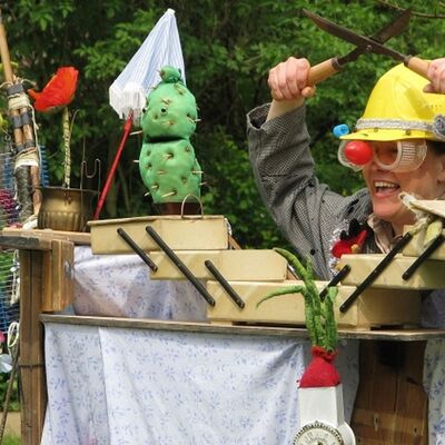 Bild vergr&ouml;&szlig;ern: Szenenfoto aus dem Kindertheater Flora Primelwurz