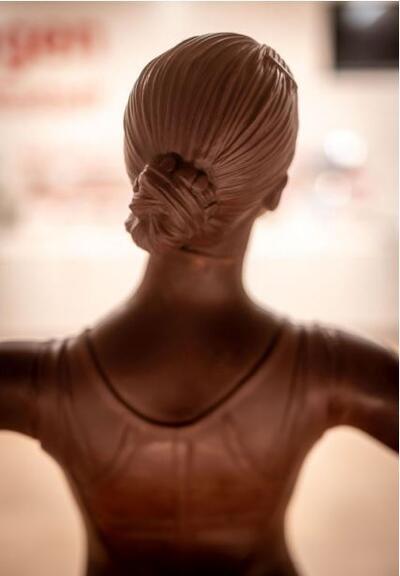 Bild vergr&ouml;&szlig;ern: Schokoladenballerina (1)_c Confiserie Michel - Jochen Müller