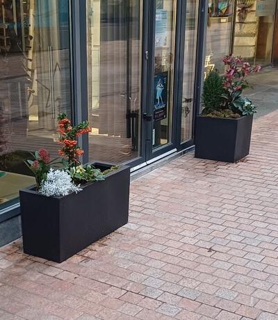 Bild vergr&ouml;&szlig;ern: Bild Blumenkübel
