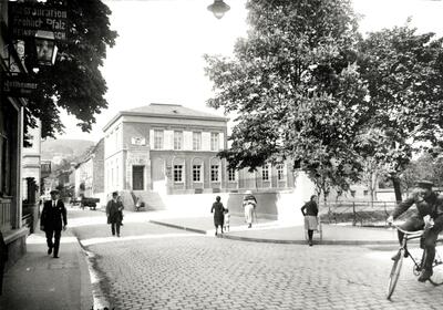 Bild vergr&ouml;&szlig;ern: 1836 erbautes Wohnhaus von Phiilipp Hepp in der  Friedrichstra&szlig;e 32, Foto um 1930 - das Geb&auml;ude wurde 1985 abgerissen.