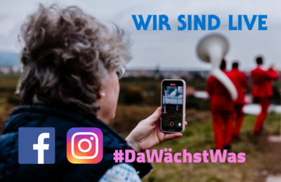 Bild vergr&ouml;&szlig;ern: Eine Frau filmt mit dem Smartphone, Symbole von Facebook und Instagram mit dem Hashtag dawächstwas