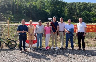 Bild vergr&ouml;&szlig;ern: Eröffnung Sportplatz Ludwigsbrunnen