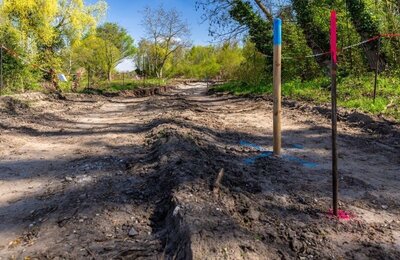 Bild vergr&ouml;&szlig;ern: Blick in die Baustelle auf dem Gelände der Landesgartenschau 2027 Neustadt an der Weinstraße