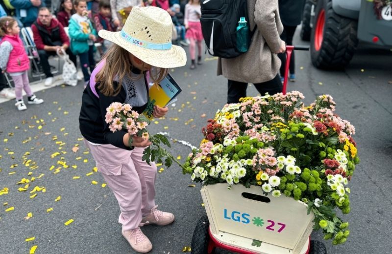 Winzerfestumzug_LGS-Blumenwagen