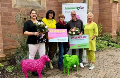 Bild vergr&ouml;&szlig;ern: Die Gewinner der LGS-Dauerkarten mit dem team der ökumenischen Kirchen