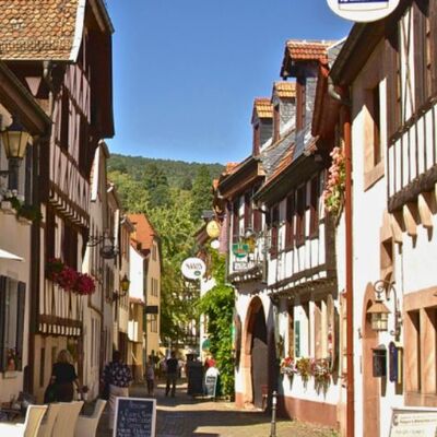 Bild vergr&ouml;&szlig;ern: Die historische Hintergasse mit Fachwerkhäußern