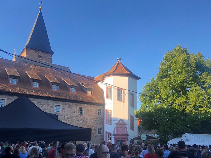 Bild vergrößern: Eselshautfest im Neustadter Weindorf Mußbach