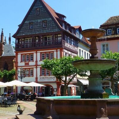 Bild vergr&ouml;&szlig;ern: Brunnen am Marktplatz