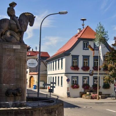 Bild vergr&ouml;&szlig;ern: 165_Mußbach Statue