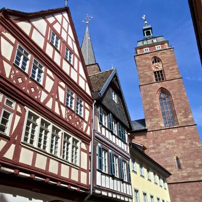 Bild vergr&ouml;&szlig;ern: Fachwerk in der historische Altstadt von Neustadt an der Weinstraße