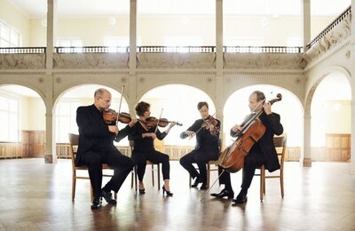 Bild vergr&ouml;&szlig;ern: Genießen Sie zum Abschluss des HAMBACHER MUSIKFEST das MANDELRING QUARTETT mit seinen Gästen im Hambacher Schloss mit Werken von Prokofjew, Heucke, Chatschaturjan, Saint Saens gemeinsam mit Oliver Triendl (Klavier), Sivan Magen (Harfe), Jens Veeser (Kontrabass), Pirmin Grehl (Flöte), Laura Ruiz Ferreres (Klarinette) sowie Jörge Becker (Trompete).