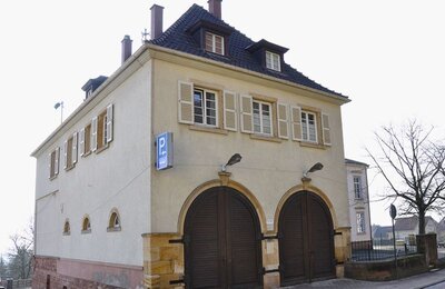 Bild vergr&ouml;&szlig;ern: Haardt, Feuerwehr-Gerätehaus, Mandelring 94