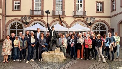 Kürzlich war eine Nordic-Walking-Gruppe der Seniorensportvereinigung des Mâconnais zu Gast in Neustadt.