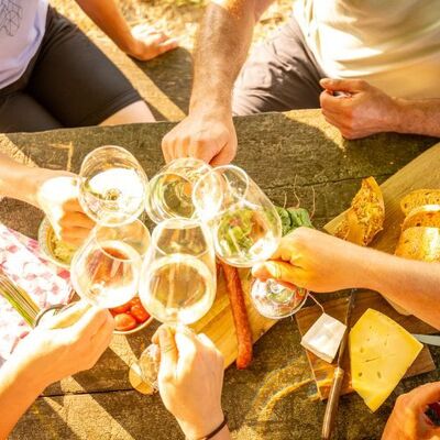 Bild vergr&ouml;&szlig;ern: Pfälzer Picknick im Weinberg