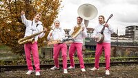 Bild vergr&ouml;&szlig;ern: Für einen Auftritt gebucht: Pink Banda.