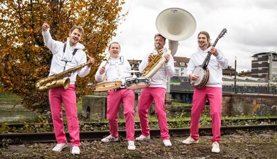 Für einen Auftritt gebucht: Pink Banda.