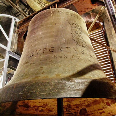 Bild vergr&ouml;&szlig;ern: Kaiserglocke in der Stiftskirche in Neustadt an der Weinstraße