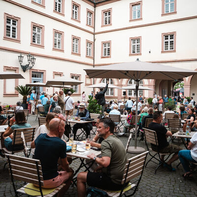 Bild vergr&ouml;&szlig;ern: Demokratiefest Rathausinnenhof Townhallbühne