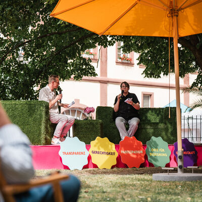 Bild vergr&ouml;&szlig;ern: Demokratiefest Gartenbühne LGS