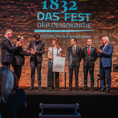 Bild vergr&ouml;&szlig;ern: Festakt zur Verleihung des "Hambacher Freiheitspreises 1832" der Stadt Neustadt an der Weinstraße auf dem Hambacher Schloss am 29.05.2026 © Daniel Löwedey