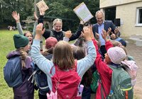 Bild vergr&ouml;&szlig;ern: Kinder erobern den Wald_Gewinnerklasse 3c August Becker Schule