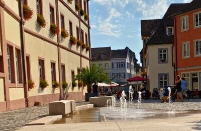 Bild vergr&ouml;&szlig;ern: Wasser in die Stadt mit Fontänenfeld
