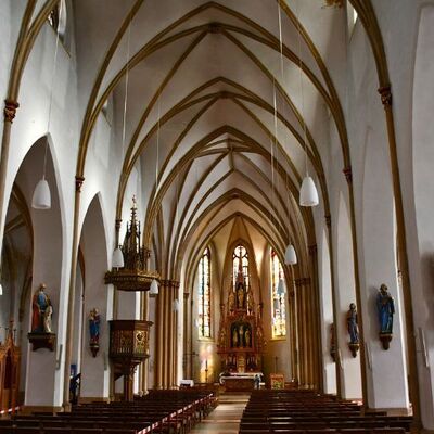 Bild vergr&ouml;&szlig;ern: Pfarrkirche St. Marien - Innenansicht