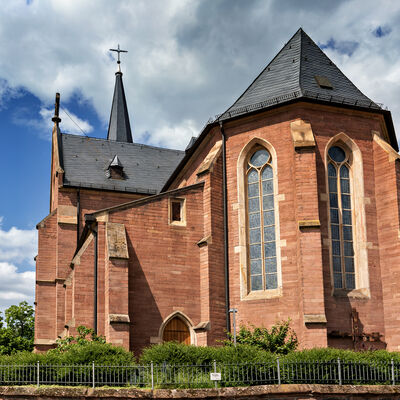 Bild vergr&ouml;&szlig;ern: Blick vom Juliusplatz auf die Pfarrkirche St. Marien